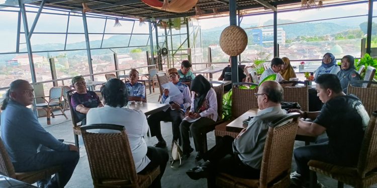 Usai Lantik DPD PPWI Lampung, Ketum PPWI Berikan Pelatihan Jurnalistik Kepada Warga dan Jurnalis