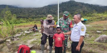 Babinsa Koramil 1710-05/Jila Bersama Puskesmas Lakukan Pusjaki untuk Berikan Layanan Kesehatan Kepada Masyarakat