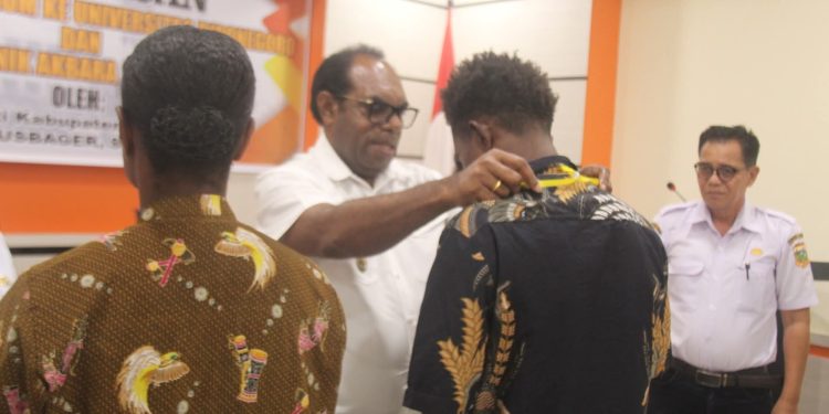 Demi SDM Unggul Bupati Keerom Kirim Pemuda dan Pemudi untuk Berkuliah di Jawa Tengah