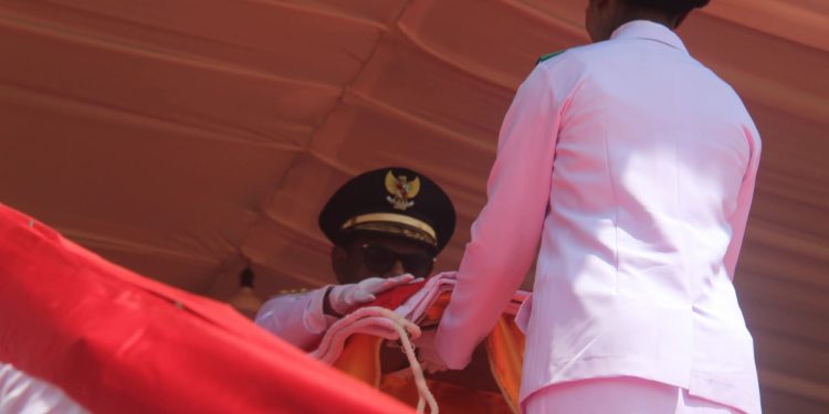 Bupati Keerom, Piter Gusbager Pimpin Upacara HUT RI ke 80