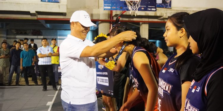 Bupati Novriwan Jaya Hadiri Penutupan Qris 3×3 Siger Slam 2025, Dorong Semangat Sportivitas dan Kreativitas Pemuda Tubaba