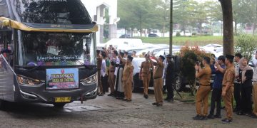 Wakil Bupati Lampung Barat Lepas 53 Jamaah Umroh Asal Lambar, Arrumaisya Jamaah Termuda