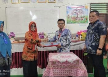Bersih-bersih Dilingkungan Pendidikan,Kepala Sekolah SMPN 3 Jati Agung Diserahterimakan