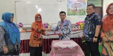 Bersih-bersih Dilingkungan Pendidikan,Kepala Sekolah SMPN 3 Jati Agung Diserahterimakan