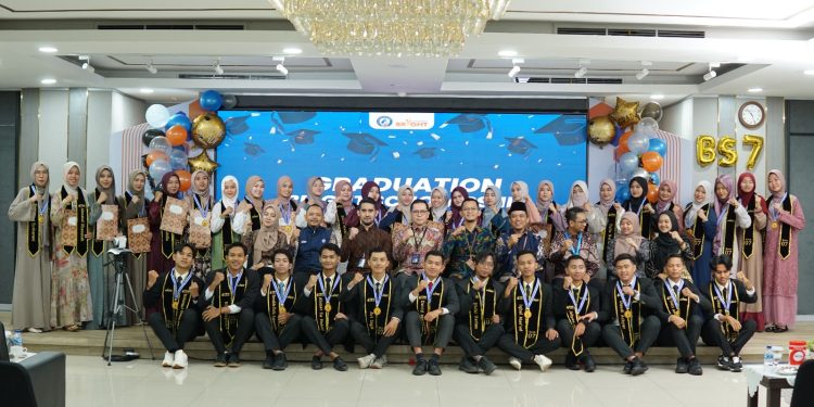 Graduation Ceremony Bright Scholarship Batch 7 YBM BRILiaN Region 5 Bandar Lampung