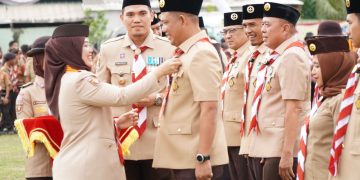 Nadirsyah Terima Lencana Pancawarsa III pada Apel Besar Hari Pramuka ke 64 Tingkat Provinsi Lampung