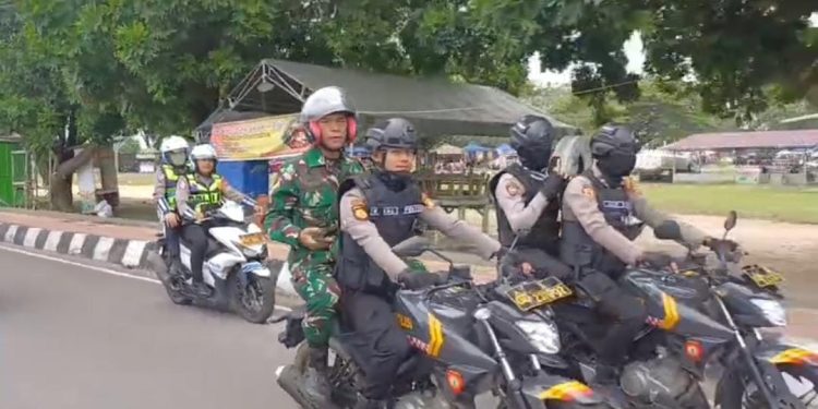 Personel Gabungan Polres OKI dan Kodim OKI Laksanakan Patroli Skala Besar di Kayuagung