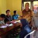 Dinsos Way Kanan Bagikan Ratusan Kartu Keluarga Sejahtera di Negeri Agung