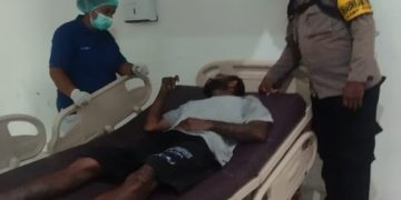 Peduli Warga, Bhabinkamtibmas Polres Keerom Dampingi ODGJ ke Rumah Sakit Jiwa
