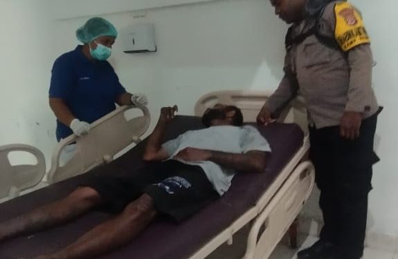 Peduli Warga, Bhabinkamtibmas Polres Keerom Dampingi ODGJ ke Rumah Sakit Jiwa