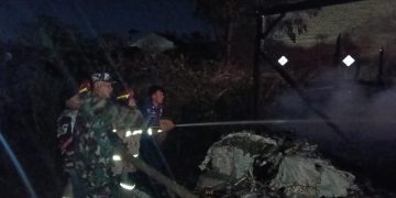 Bukti Nyata Jiwa TNI Seorang Babinsa Sigap di Tengah Bencana”