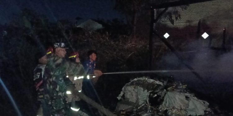 Bukti Nyata Jiwa TNI Seorang Babinsa Sigap di Tengah Bencana”