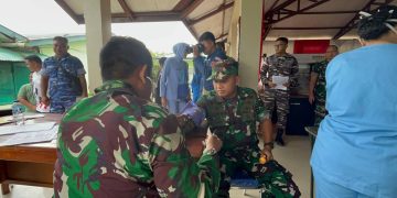 Kodim 1710/Mimika Bersama Satuan TNI Se-Garnisun Mimika Gelar Bakti Sosial Donor Darah dan Pengobatan Umum