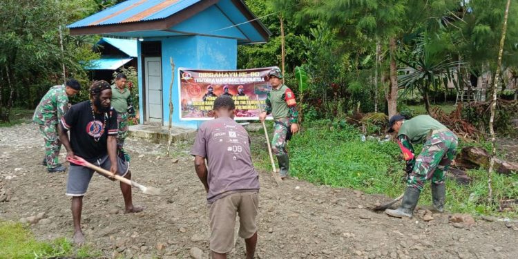Bakti Nyata Kodim 1710/Mimika, Perbaiki Jalan Kampung, Jelang HUT TNI ke 80