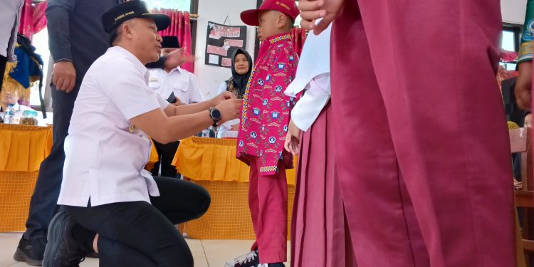 “Semua Bisa Sekolah”: Komitmen Parosil Mabsus Tegakkan Pemerataan Pendidikan di Lampung Barat