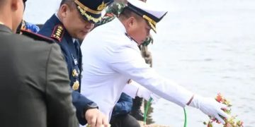 Kenang Jasa Para Pahlawan, Kodim 1710/Mimika Bersama Satuan TNI Gelar Upacara Tabur Bunga dalam Rangka HUT TNI ke 80