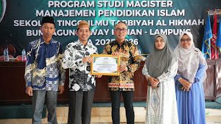 Raden Adipati Surya Hadiri dan isi Acara Puncak Studium General Saat Program Pascasarjana STIT Al Hikmah Gelar Matrikulasi bagi Mahasiswa Baru