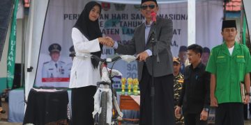 Parosil Mabsus Apresiasi Santri Berprestasi di Hari Santri Nasional 2025, Hadiahkan Umroh dan Sepeda