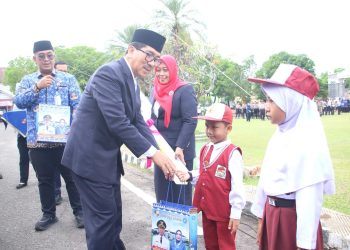 Pakaian Sekolah Gratis Dibagikan, 5 Program Unggulan Bupati dan Wakil Bupati Lampung Utara Dilaunching