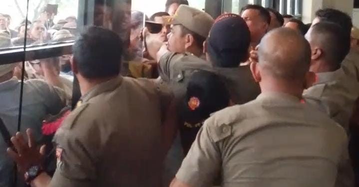 Sengketa Lahan Memanas! Warga Ogan Ilir Kepung Kantor Bupati, Tagih Janji HGU!