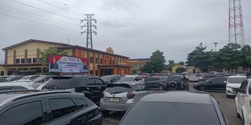 “Lautan Mobil” di Polda Lampung: Simbol Kekayaan atau Alarm Ketidakpercayaan?