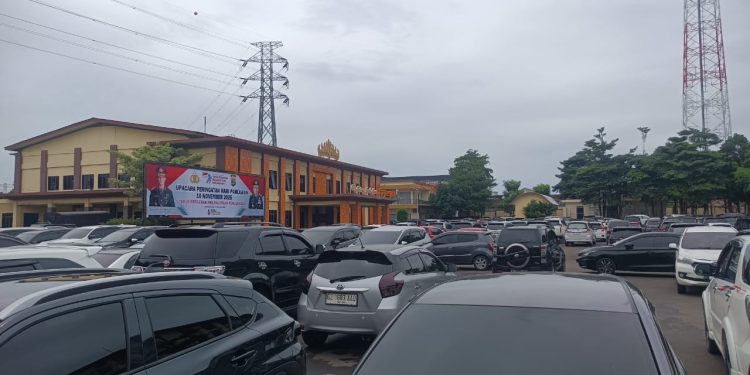“Lautan Mobil” di Polda Lampung: Simbol Kekayaan atau Alarm Ketidakpercayaan?