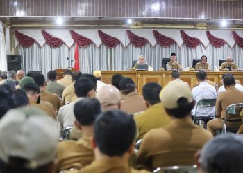 Kumpulkan Seluruh Peratin dan Camat se-Kabupaten Lampung Barat, Ini Pesan Parosil Mabsus