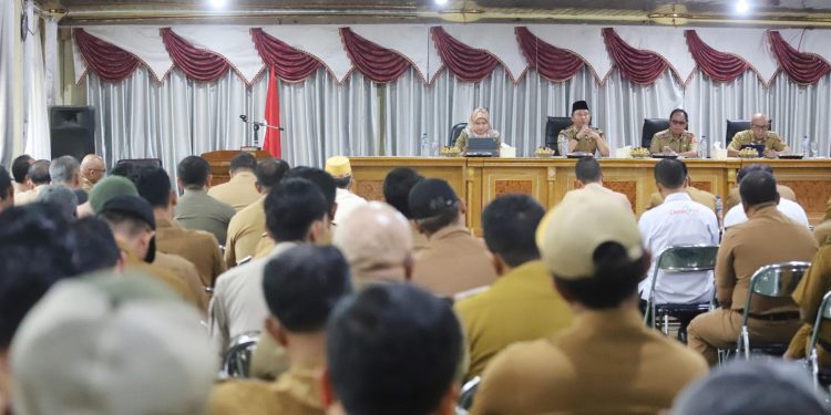 Kumpulkan Seluruh Peratin dan Camat se-Kabupaten Lampung Barat, Ini Pesan Parosil Mabsus