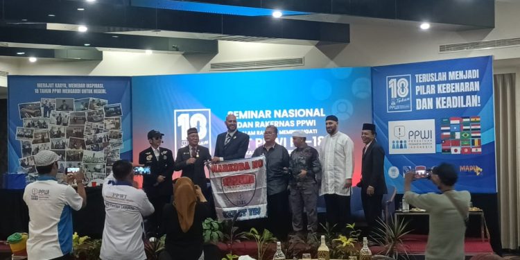 HUT ke 18 PPWI: Sosialisasi Anti-Narkoba Meriah dengan Aksi Sulap, Dangdut, dan Pesan Inspiratif