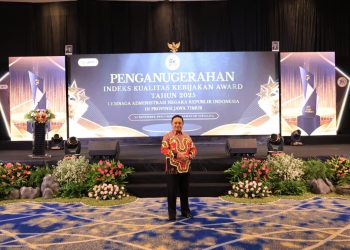 Wakil Bupati Lampung Barat Hadiri Penganugerahan IKK 2025 di Surabaya