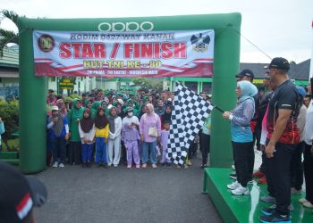 Bupati Ayu Asalasiyah Lepas Jalan Sehat HUT ke 80 TNI