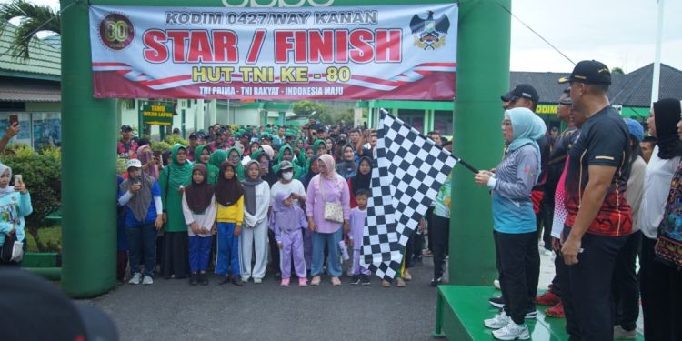 Bupati Ayu Asalasiyah Lepas Jalan Sehat HUT ke 80 TNI