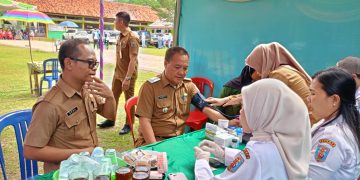 Camat Negeri Agung Tinjau Bazar dan Lomba HUT ke 16 SMKN 1 Negeri Agung