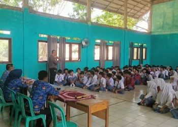 Kapolsek Adakan Police Goes To School di SMAN 2 Rebang Tangkas