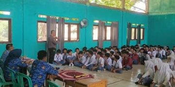 Kapolsek Adakan Police Goes To School di SMAN 2 Rebang Tangkas