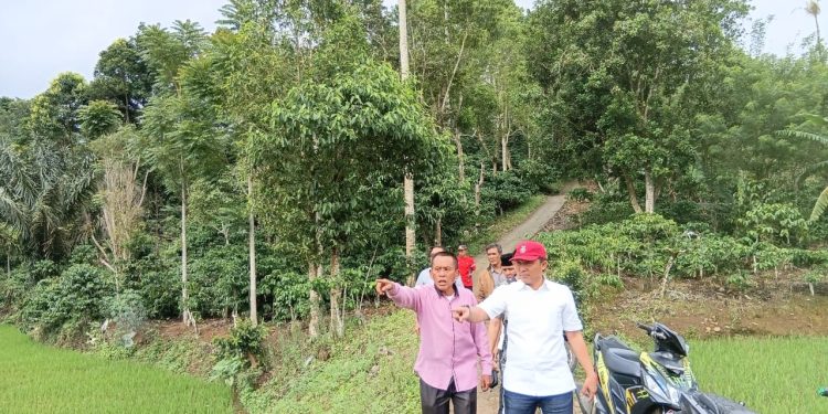 Tinjau Pemandian Air Hangat, Bupati Lambar Berharap dapat Tingkatkan Roda Ekonomi Masyarakat