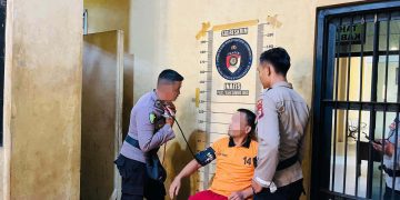 Sie Dokkes Polres Tubaba Rutin Periksa Kesehatan Tahanan, Pastikan Tahanan Sehat