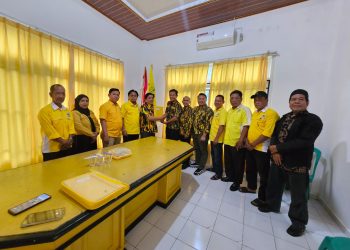 Darlian Pone Kembalikan Formulir Pendaftaran Calon Ketua DPD Partai Golkar Kabupaten Way Kanan