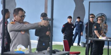 Tingkatkan Kemampuan Personel : Kapolda Lampung Ikuti Latihan Menembak di Satbrimobda Lampung