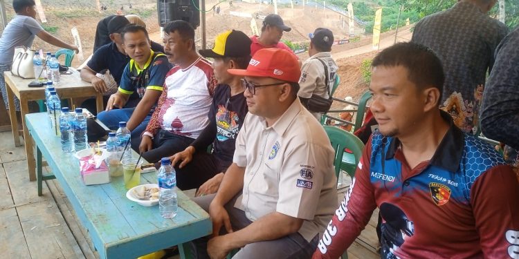 Personil Polsek Gunung Agung Amankan Kejuaraan Grasstrack Championship Motorace 2026