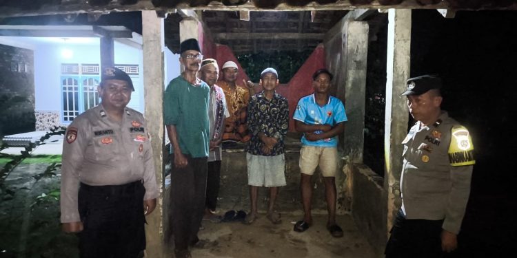 Personil Polsek Tulang Bawang Tengah, Gelar Patroli Siskamling Guna Cegah Gangguan Kamtibmas