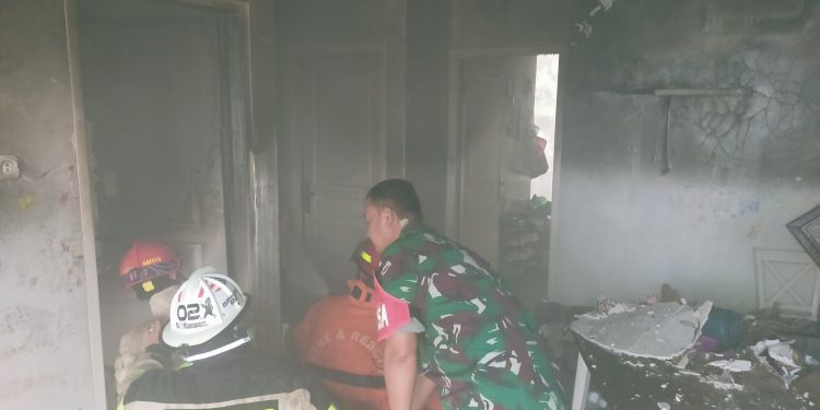 Respon Cepat Babinsa Rajabasa Nunyai dalam Tangani Kebakaran