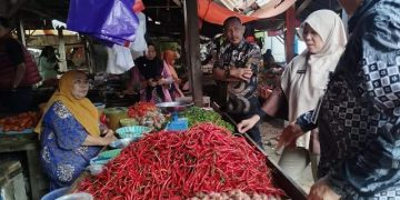 Pantau Harga Sembako di Pasar Pagi Baradatu Cenderung Stabil