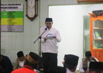 Safari Ramadhan di Sukau, Wabup Mad Hasnurin Serahkan Bantuan dan Tanggapi Aspirasi Jalan Rusak
