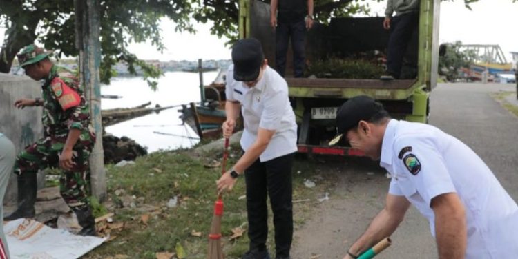 Bupati Radityo Egi Pratama Pimpin Karve Dermaga Bom : Tegaskan Komitmen Jaga Lingkungan dan Dorong Zero Waste