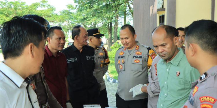 Kapolres Awasi Langsung Pemeriksaan Urine Personel, Bukti Keseriusan Polres Tubaba Berantas Narkoba dari Internal