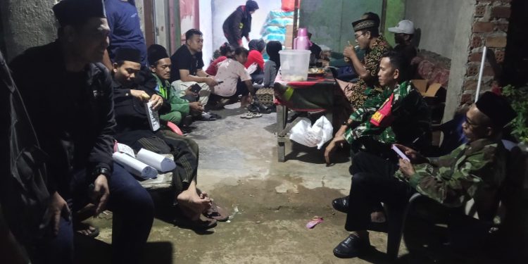 Babinsa Koramil 410-01/PJG, Lakukan Giat Komsos