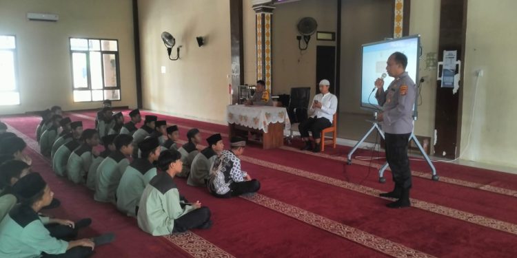 Polsek Rawajitu Selatan Gelar Kegiatan Police Go To School, Berikan Pembinaan Pada Siswa-Siswi Yayasan Pendidikan Cahaya Islami