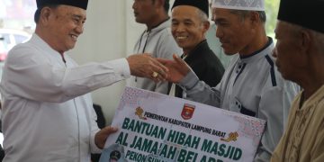 Lakukan Safari Ramadhan, Wabup Mad Hasnurin Serap Aspirasi dan Serahkan Bantuan untuk Masjid Al-Jamaah Belappau