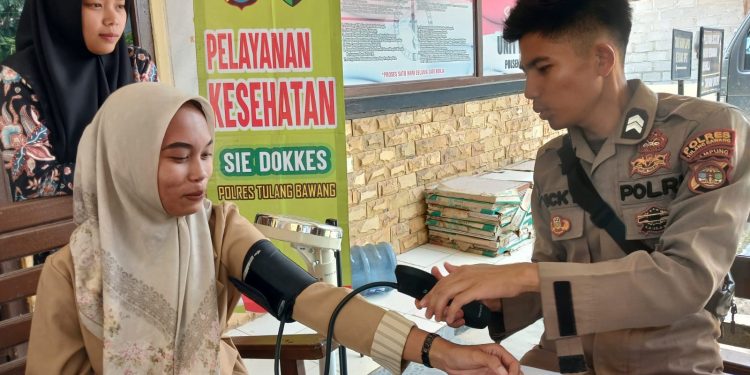 Pelayanan Kesehatan Keliling Polres Tulang Bawang: Hadir di Tengah Personil Polsek Dente Teladas, Jaga Kondisi Fisik Optimal Untuk Pengabdian Negara